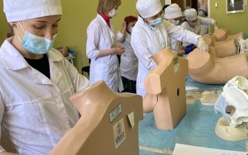 На кафедрі акушерства та гінекології студенти відпрацювали практичні навички