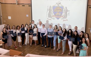 Випускникам медичного факультету № 2 ОНМедУ урочисто вручили дипломи