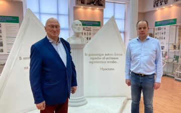 В ОНМедУ з лекцією виступив видатний бельгійський нейробіолог та мистецтвознавець, доктор філософії Ян Де Маєр