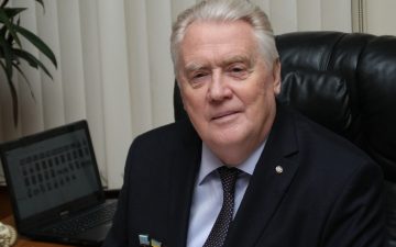 З ЮВІЛЕЄМ, ВЧИТЕЛЮ! ДО 80-РІЧЧЯ АКАДЕМІКА В. Й. КРЕСЮНА