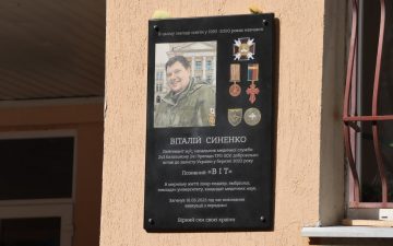 Відкрито меморіальну дошку випускнику ОНМедУ Віталію Синенку