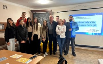 Місяць обізнаності про ментальне здоровʼя в Україні триває