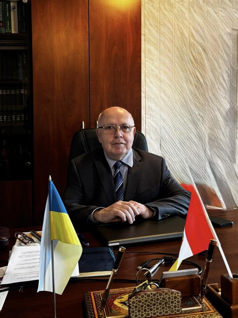 Вітаємо!  Ювілей Академіка