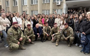 🪖 Безпека, дрони та знайомство з військовою справою: в ОНМедУ пройшла зустріч із військовими