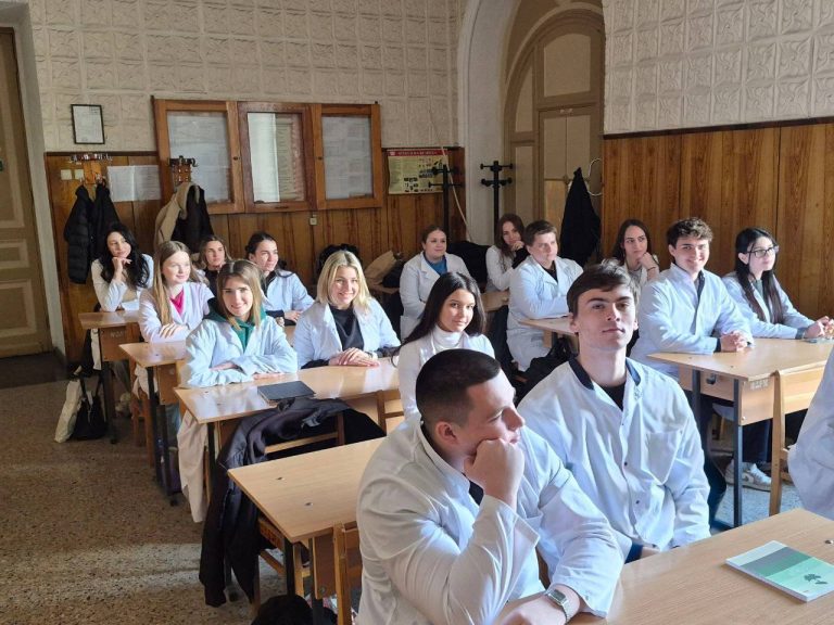 Живе навчання, живі емоції: в ОНМедУ повернулося офлайн-життя