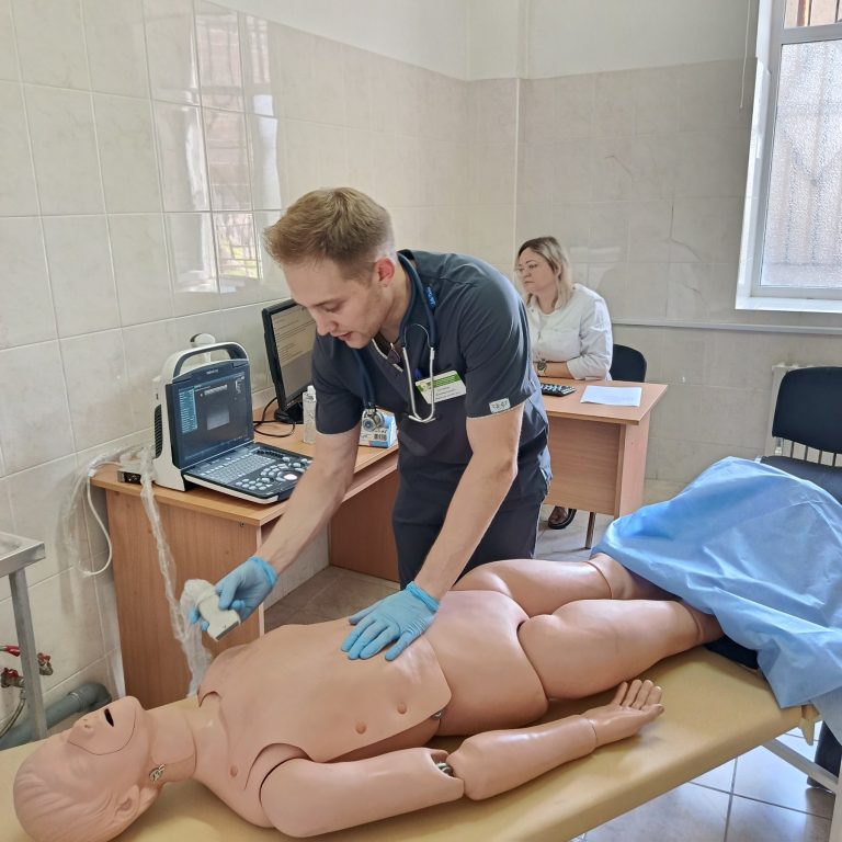 В ОНМедУ ще більше кваліфікованих дитячих хірургів: інтерни успішно завершили навчання