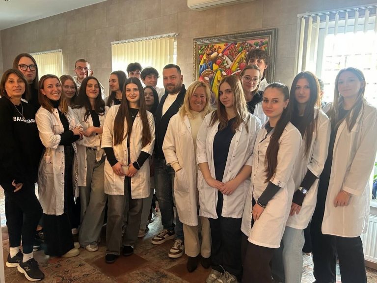 Майбутні психологи знайомляться з практикою: навчальний візит до приватної психіатричної клініки